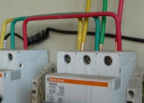 即使a 配電箱也不是一個真正的壞電工。