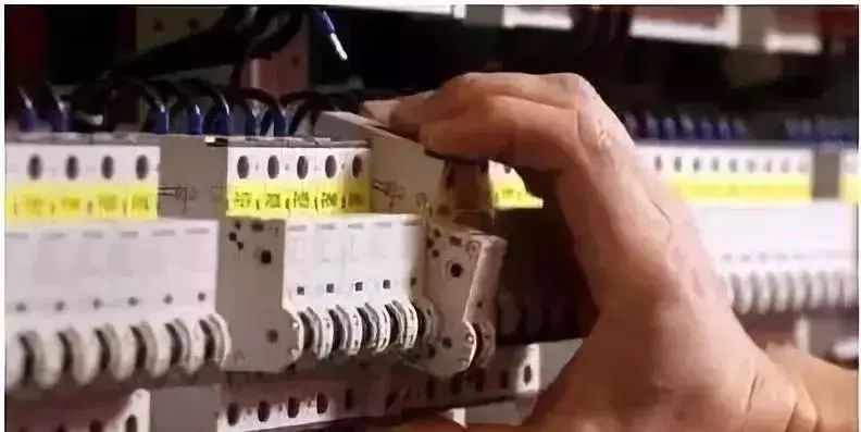 配電柜安裝禁忌:一個錯誤往往會導致無盡的麻煩。